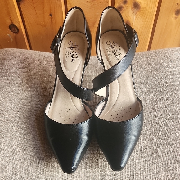 Life Stride Women's Black Pointed Heels - Picture 2 of 6